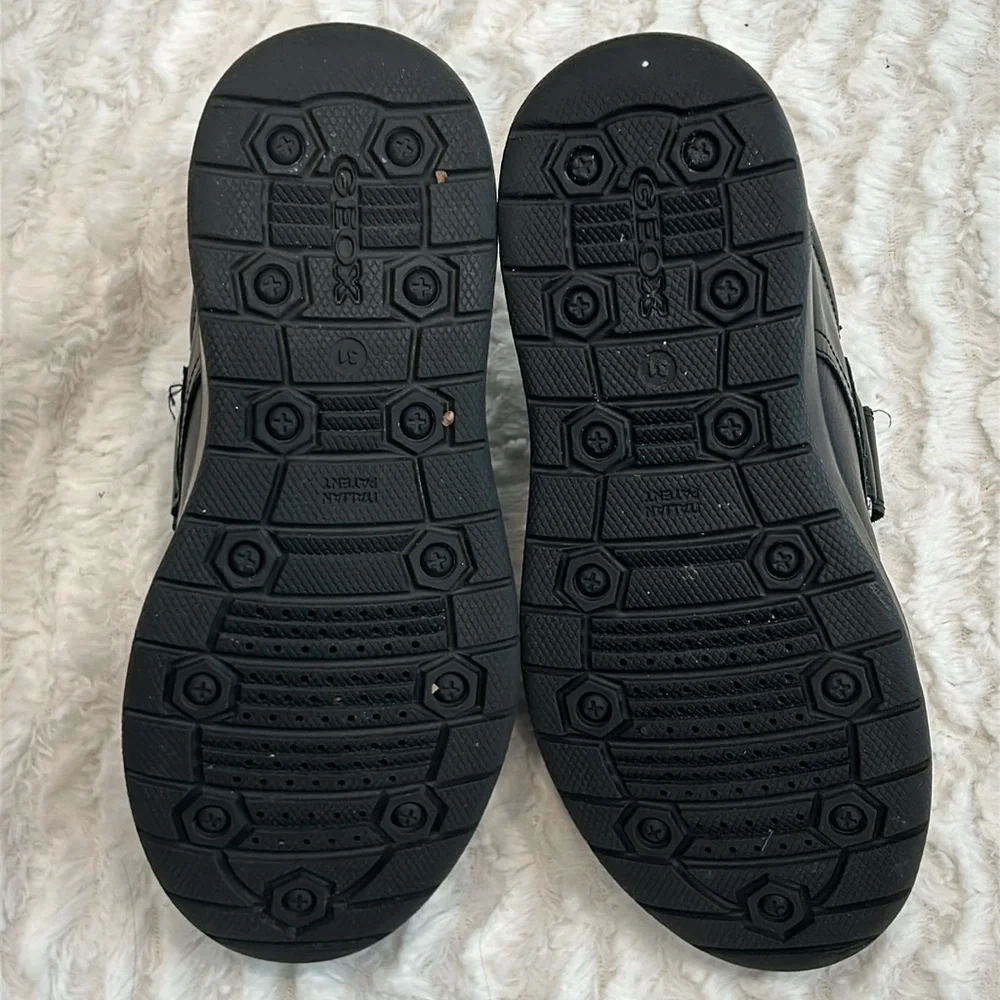 Geox Kids Italian leather black strap closure shoes Jr Riddock Little Kid 31